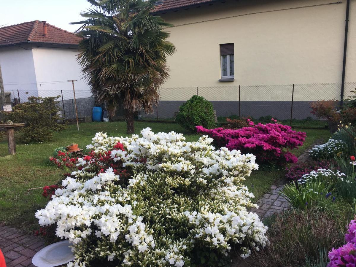 Grandma'S Garden House Villa Angera Exterior foto